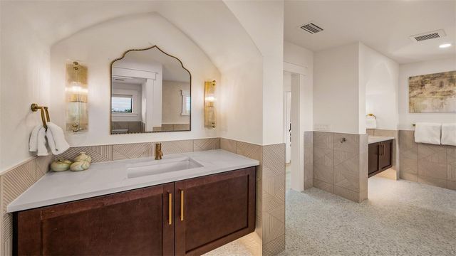 1142 WINDSONG LANE B, Sarasota, FL 34242