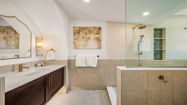 1142 WINDSONG LANE B, Sarasota, FL 34242