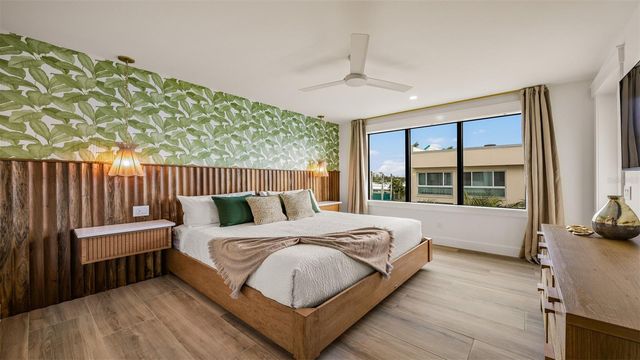 1142 WINDSONG LANE B, Sarasota, FL 34242