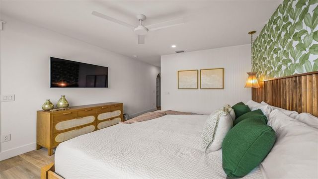 1142 WINDSONG LANE B, Sarasota, FL 34242