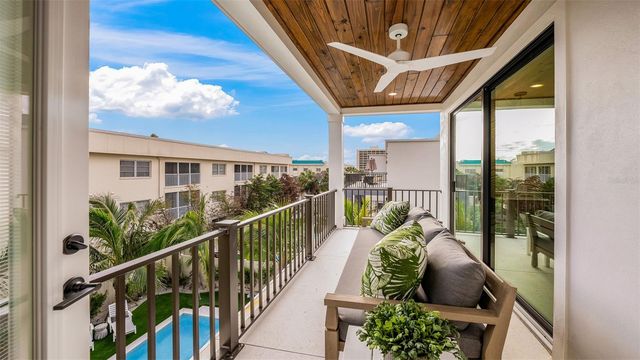 1142 WINDSONG LANE B, Sarasota, FL 34242