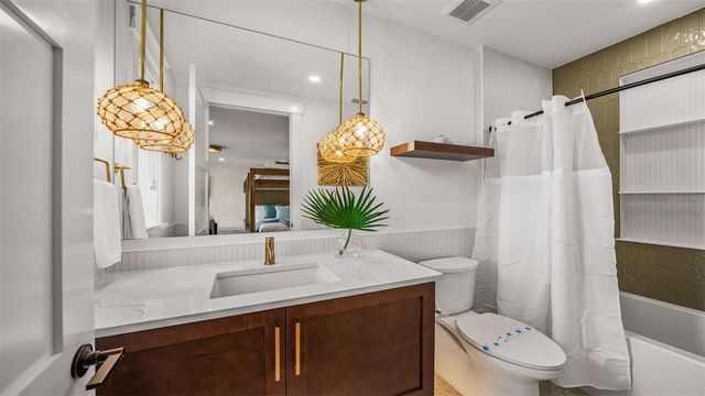 1142 WINDSONG LANE B, Sarasota, FL 34242
