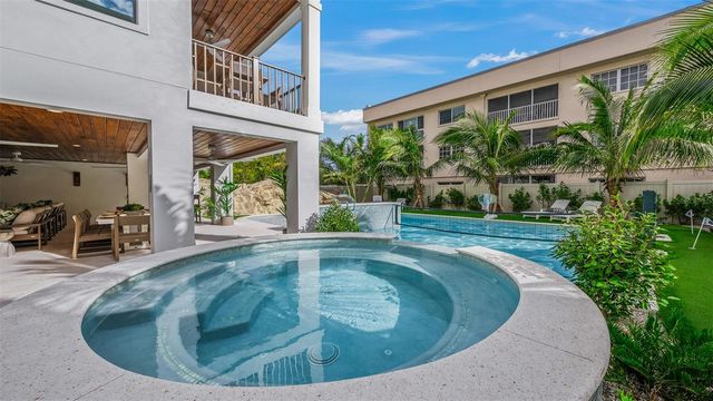 1142 WINDSONG LANE B, Sarasota, FL 34242