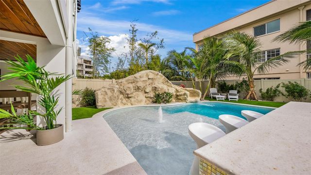 1142 WINDSONG LANE B, Sarasota, FL 34242