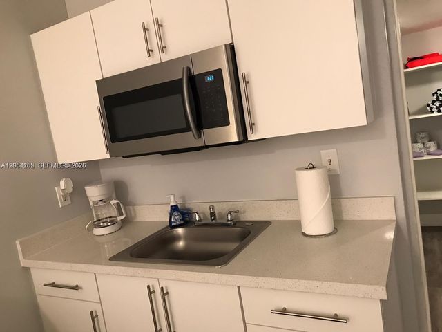 26 Diplomat Parkway 2215, Hallandale Beach, FL 33009