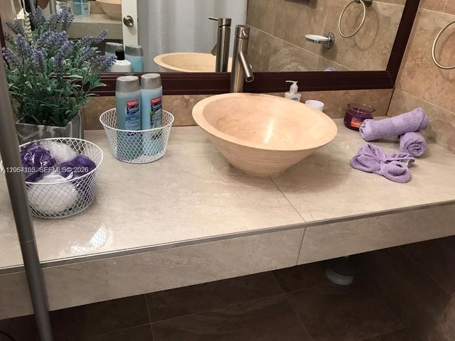 26 Diplomat Parkway 2215, Hallandale Beach, FL 33009