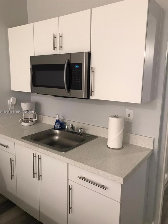 26 Diplomat Parkway 2215, Hallandale Beach, FL 33009