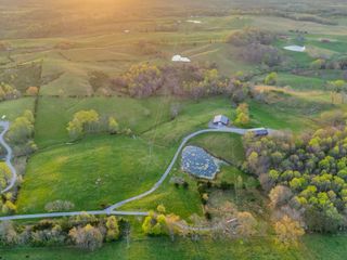389 Great Valley Ln, Livingston, TN 38570