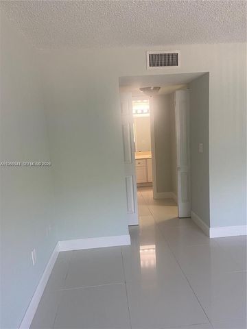 731 N Pine Island Rd 202, Plantation, FL 33324