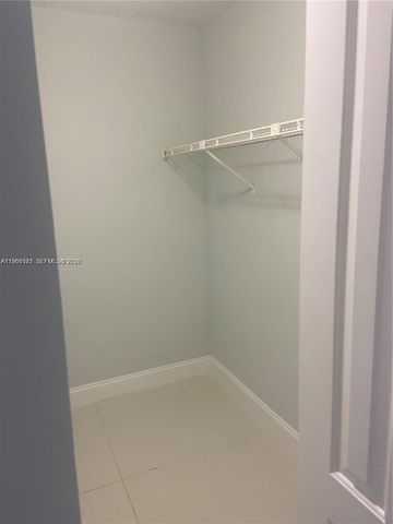 731 N Pine Island Rd 202, Plantation, FL 33324