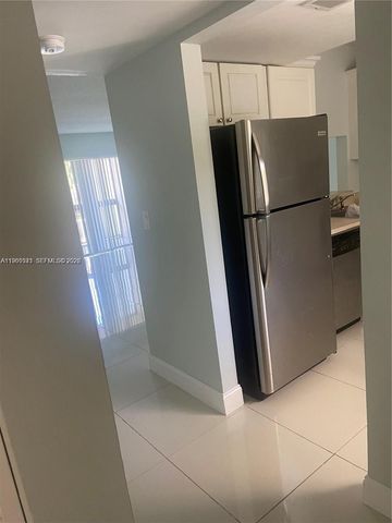 731 N Pine Island Rd 202, Plantation, FL 33324