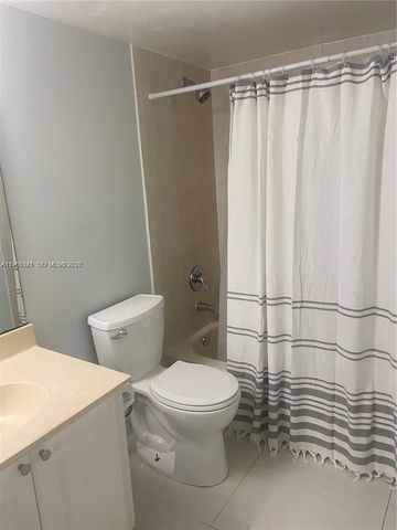 731 N Pine Island Rd 202, Plantation, FL 33324