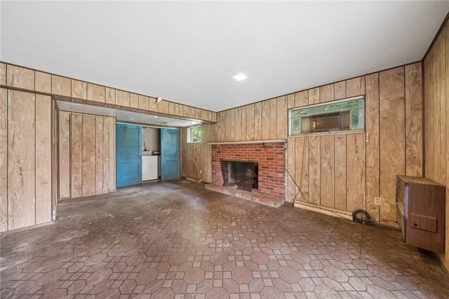 285 Tara Dr, Pleasant Hills, PA 15236