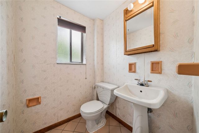 285 Tara Dr, Pleasant Hills, PA 15236