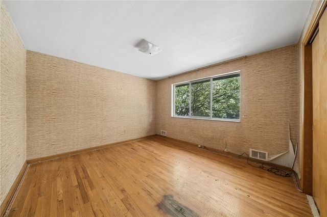 285 Tara Dr, Pleasant Hills, PA 15236