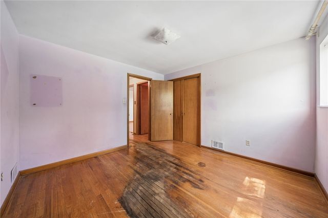 285 Tara Dr, Pleasant Hills, PA 15236