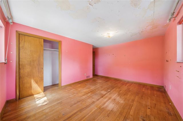 285 Tara Dr, Pleasant Hills, PA 15236