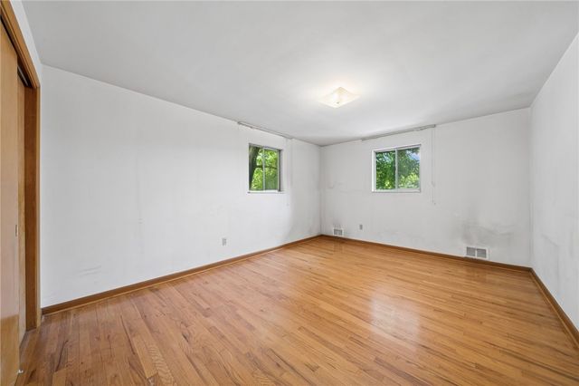 285 Tara Dr, Pleasant Hills, PA 15236