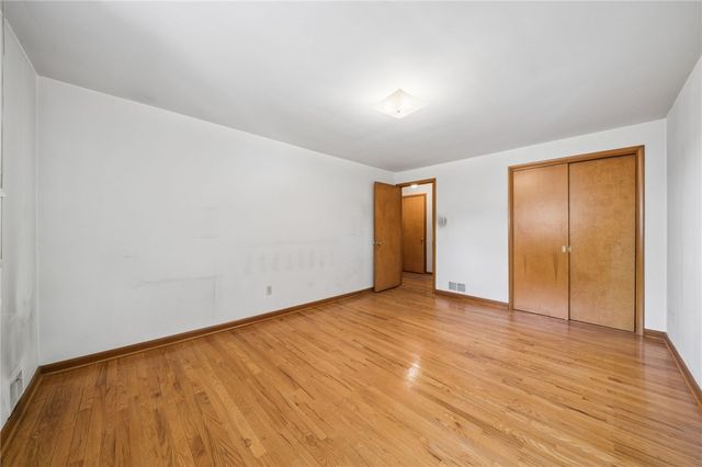 285 Tara Dr, Pleasant Hills, PA 15236