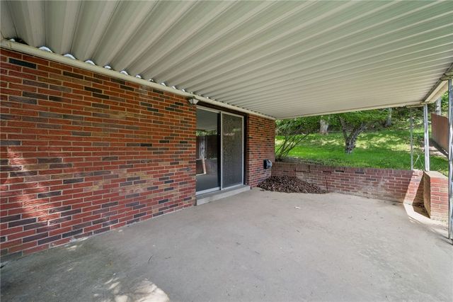 285 Tara Dr, Pleasant Hills, PA 15236