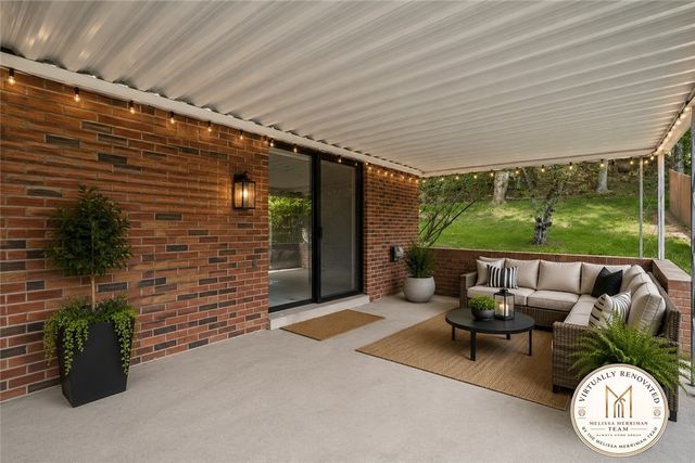 285 Tara Dr, Pleasant Hills, PA 15236