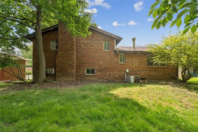 285 Tara Dr, Pleasant Hills, PA 15236