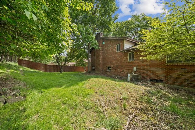 285 Tara Dr, Pleasant Hills, PA 15236