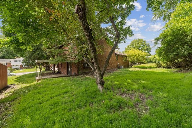 285 Tara Dr, Pleasant Hills, PA 15236