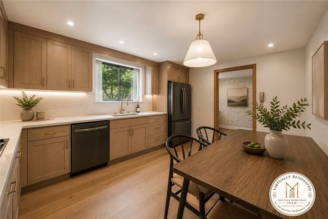 285 Tara Dr, Pleasant Hills, PA 15236