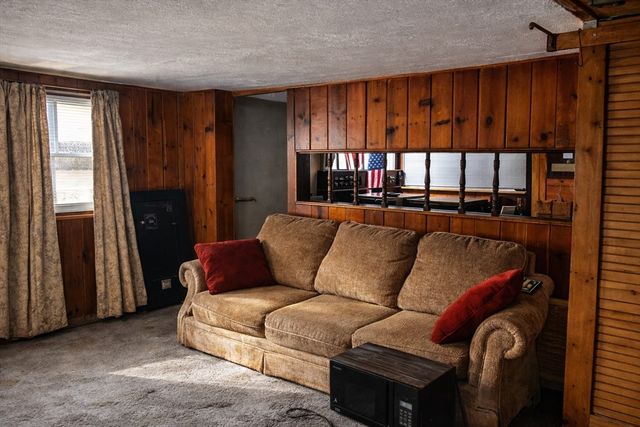 43 Trinity Ave, Sterling, MA 01564