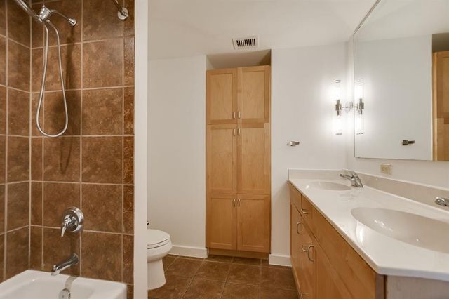 711 W 26th ST 702, Austin, TX 78705