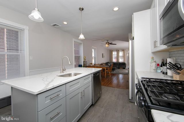 8 WYNNEWOOD AVE, Collingswood, NJ 08108