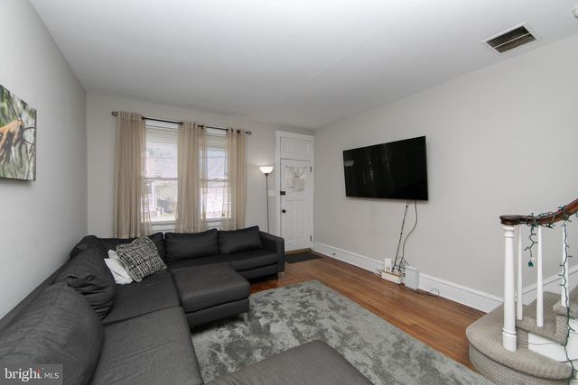 8 WYNNEWOOD AVE, Collingswood, NJ 08108