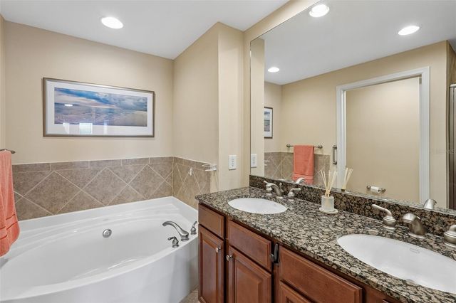 808 3RD AVENUE W 809, Bradenton, FL 34205