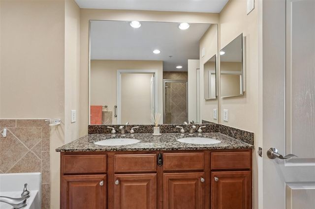 808 3RD AVENUE W 809, Bradenton, FL 34205