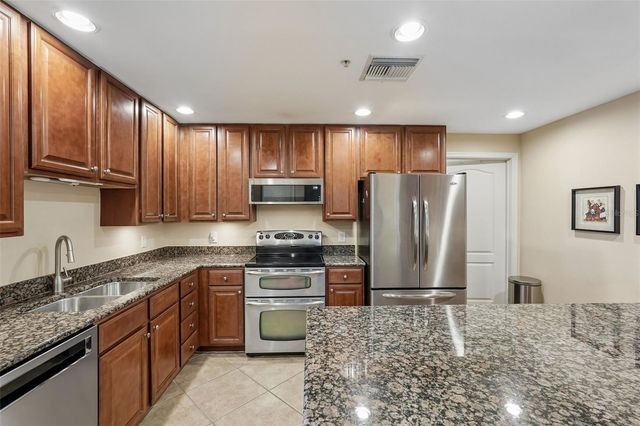 808 3RD AVENUE W 809, Bradenton, FL 34205