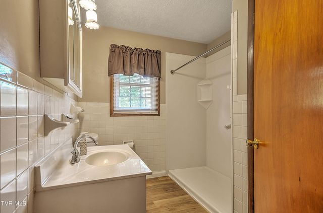 2402 Circleview Drive, Johnson City, TN 37604