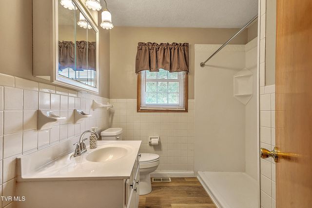 2402 Circleview Drive, Johnson City, TN 37604