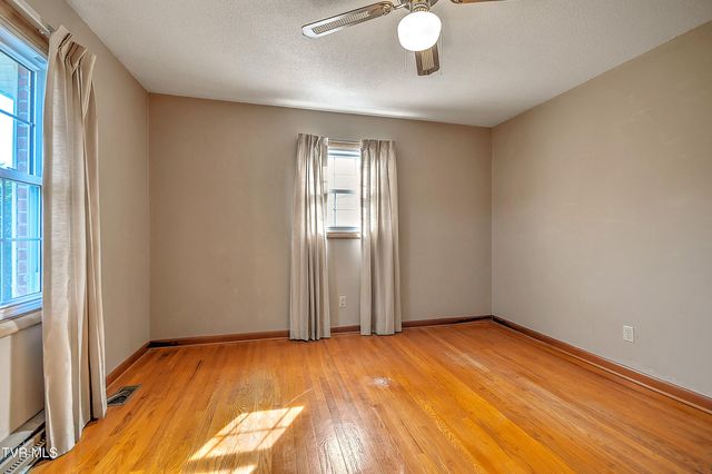 2402 Circleview Drive, Johnson City, TN 37604