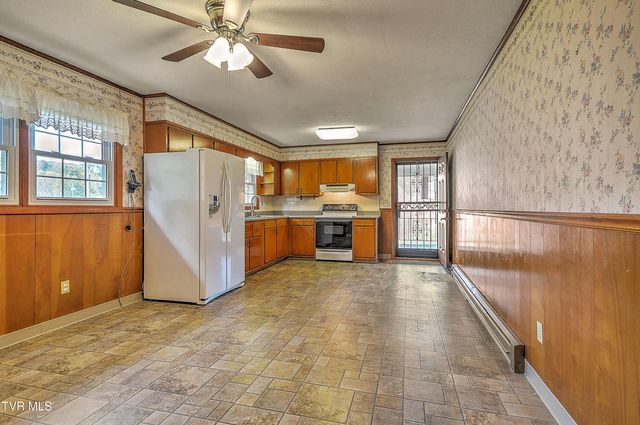 2402 Circleview Drive, Johnson City, TN 37604