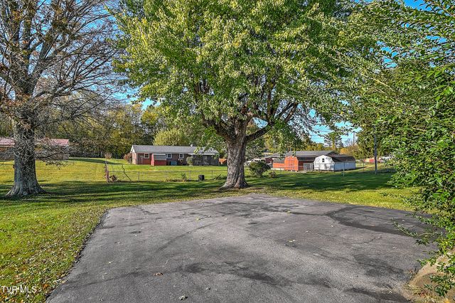 2402 Circleview Drive, Johnson City, TN 37604