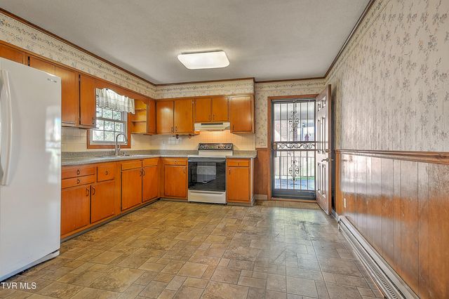 2402 Circleview Drive, Johnson City, TN 37604