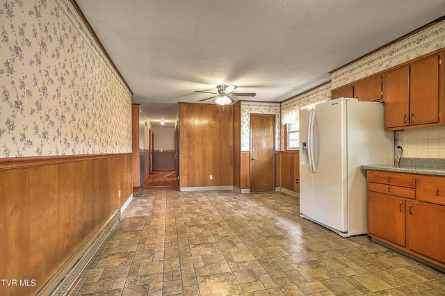 2402 Circleview Drive, Johnson City, TN 37604