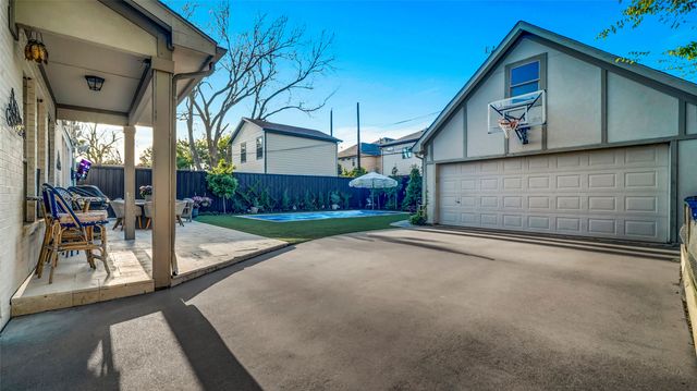 5527 McCommas Boulevard, Dallas, TX 75206