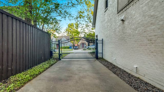 5527 McCommas Boulevard, Dallas, TX 75206