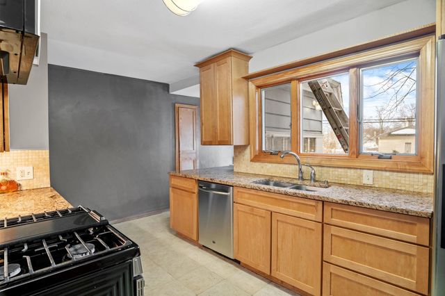 3716 Abbott Avenue N, Robbinsdale, MN 55422