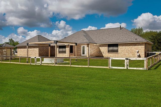 1403 Avenue L, Santa Fe, TX 77510