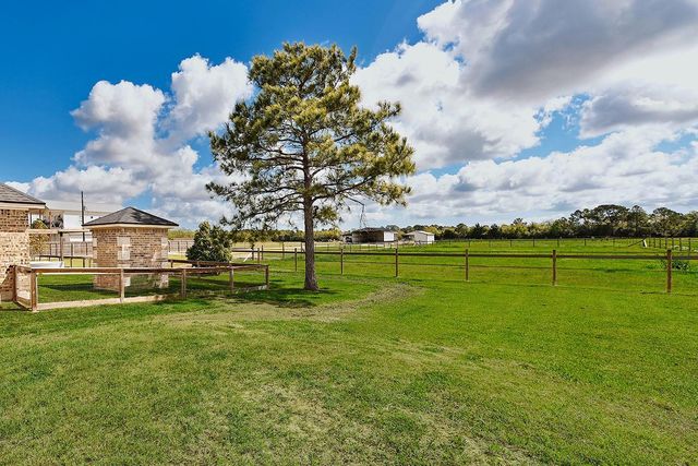 1403 Avenue L, Santa Fe, TX 77510