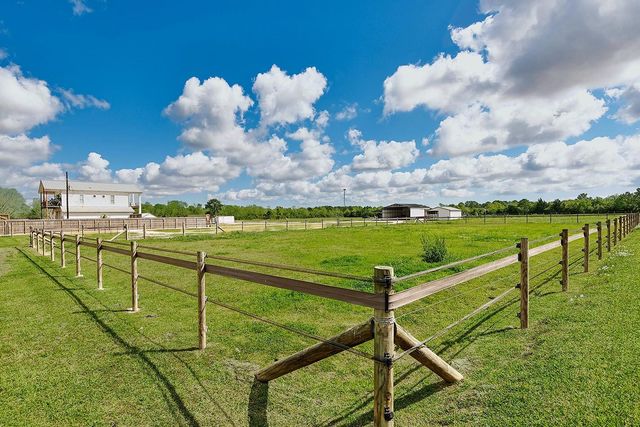 1403 Avenue L, Santa Fe, TX 77510