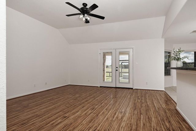 1403 Avenue L, Santa Fe, TX 77510